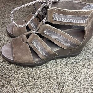 Sorel Joanie II Lace up Wedge Sandals size 9